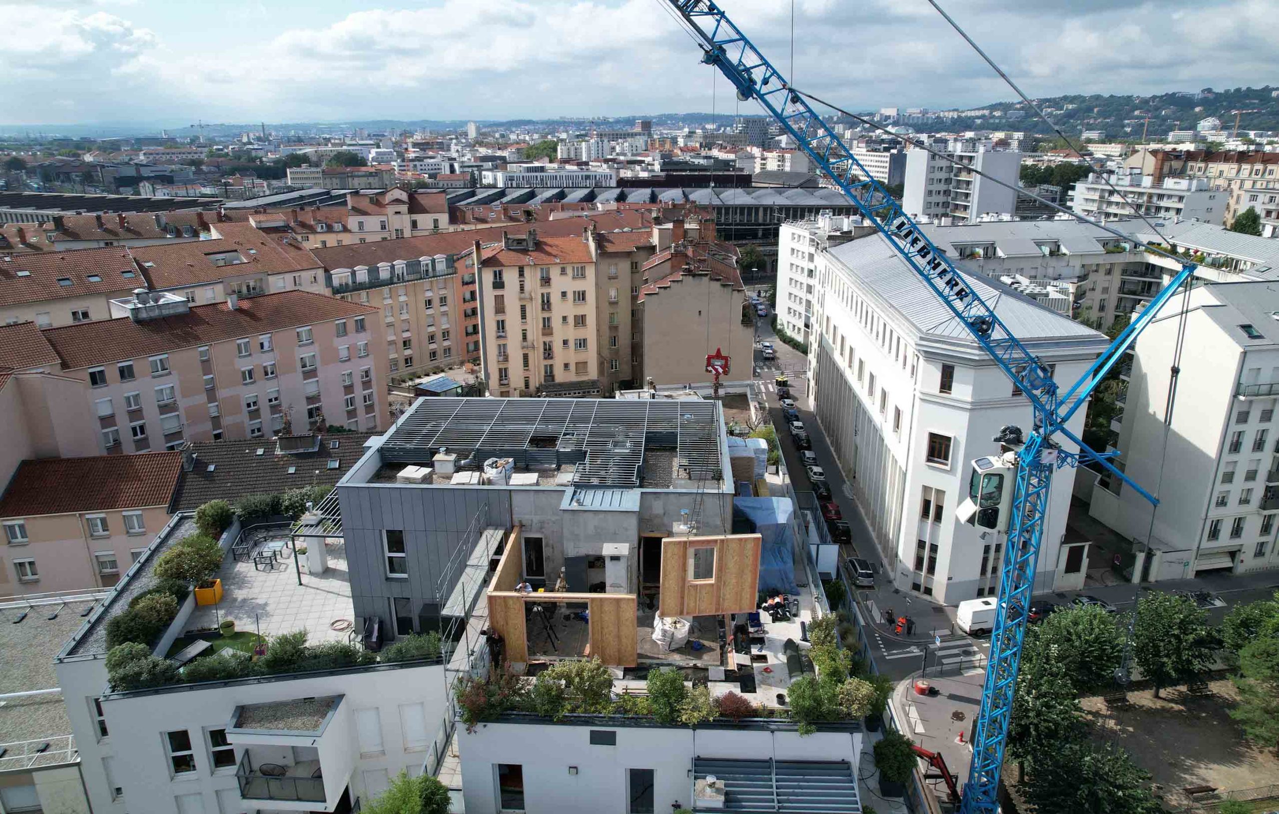 Lyon 7e – Un logement sur les toits, surélévation d’immeuble